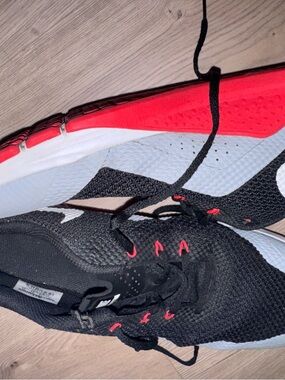 Nike Black, Red and White Men's Shoes Size 12